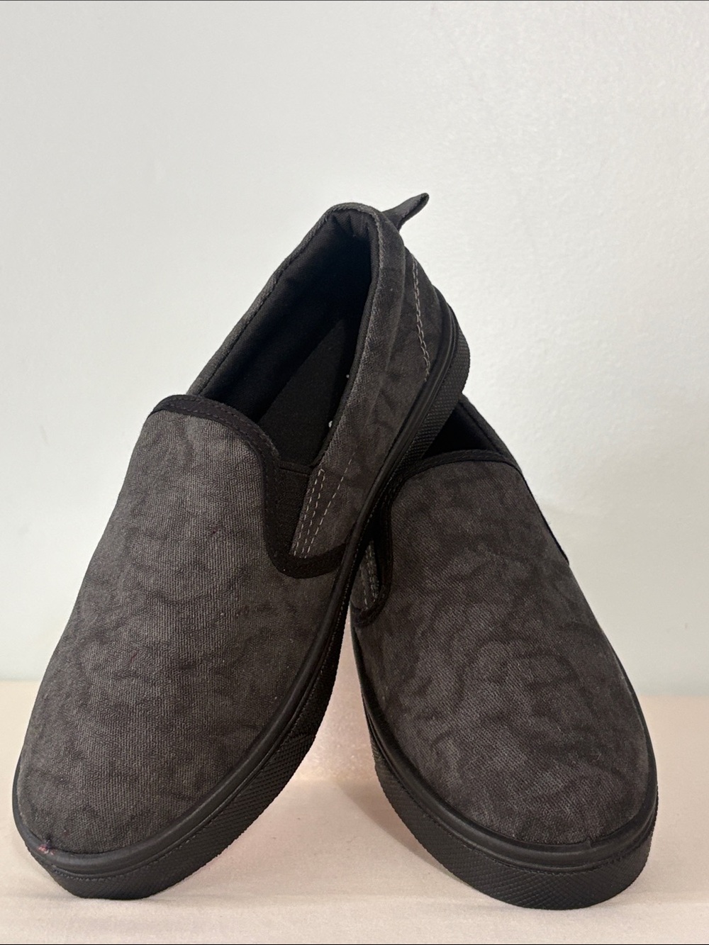 Oomphies Classic Kids Gray & Black Rascal ll Lightweight Slip-On Shoe. Size-1